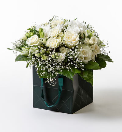 Overrekkelsebukett med hvite blomster Overrekkelsebukett med hvite blomster